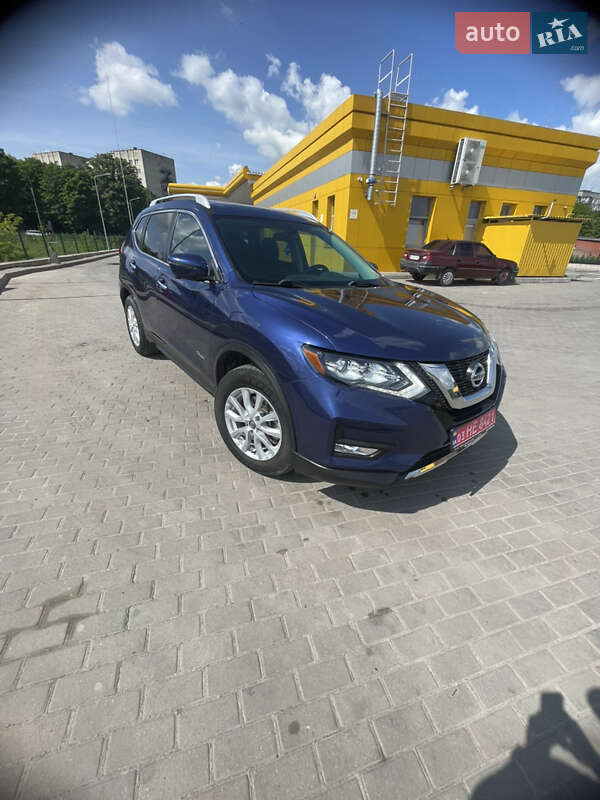 Позашляховик / Кросовер Nissan Rogue 2017 в Рівному