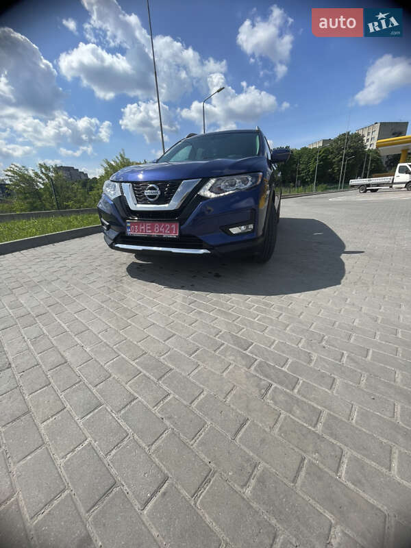 Позашляховик / Кросовер Nissan Rogue 2017 в Рівному