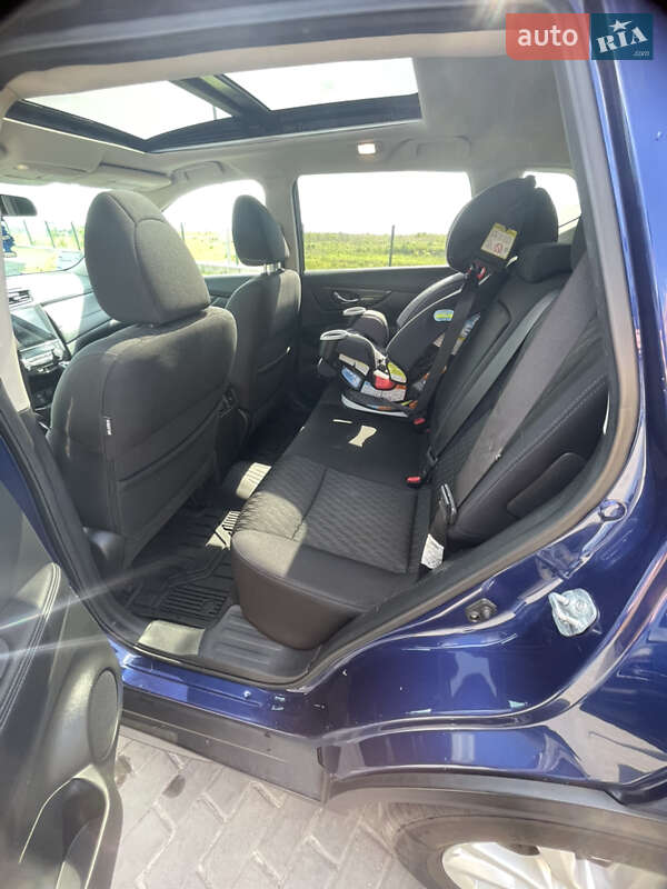 Позашляховик / Кросовер Nissan Rogue 2017 в Рівному