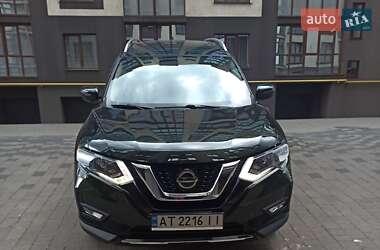 Внедорожник / Кроссовер Nissan Rogue 2018 в 