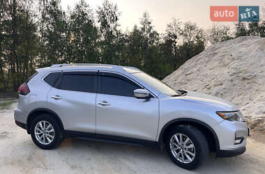 Внедорожник / Кроссовер Nissan Rogue 2017 в 