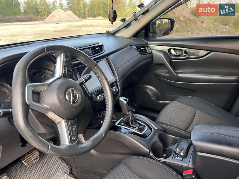 Позашляховик / Кросовер Nissan Rogue 2017 в Славуті