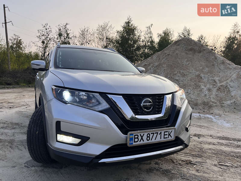 Позашляховик / Кросовер Nissan Rogue 2017 в Славуті