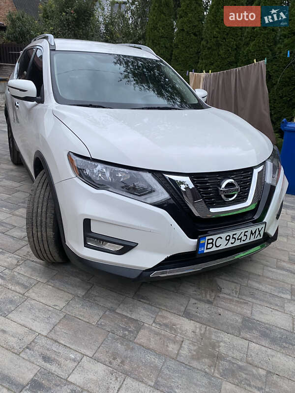 Позашляховик / Кросовер Nissan Rogue 2016 в Жовкві