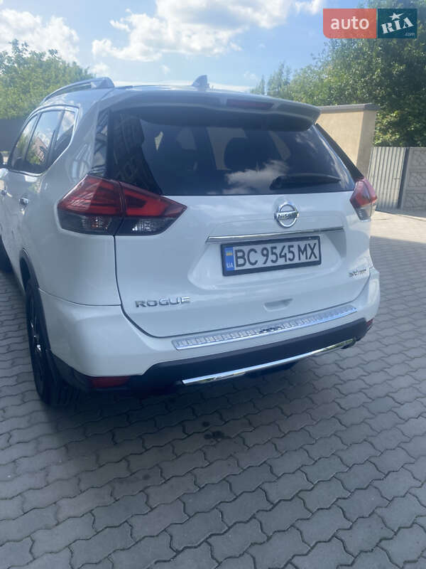 Позашляховик / Кросовер Nissan Rogue 2016 в Жовкві