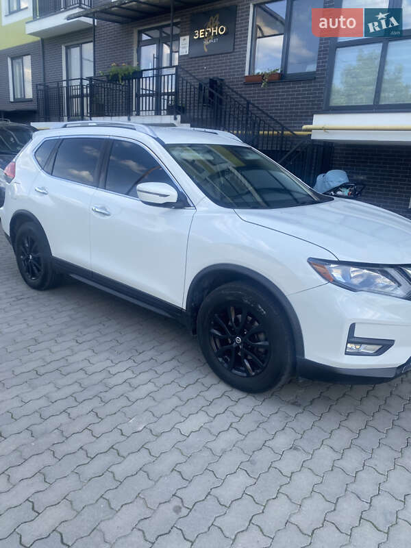 Позашляховик / Кросовер Nissan Rogue 2016 в Жовкві