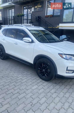 Позашляховик / Кросовер Nissan Rogue 2016 в 