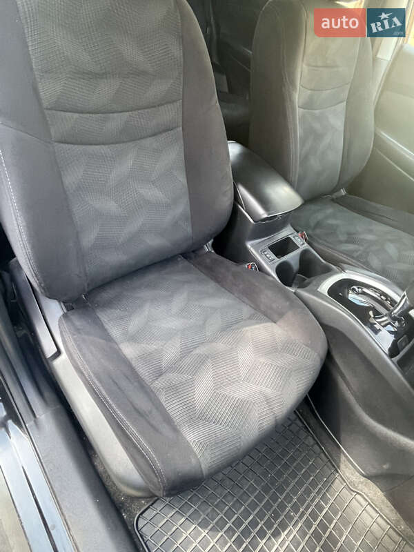 Позашляховик / Кросовер Nissan Rogue 2016 в Тернополі фото 19 Позашляховик / Кросовер Nissan Rogue 2016 в Тернополі