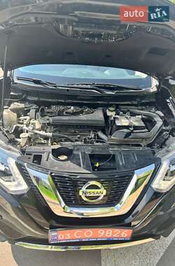 Внедорожник / Кроссовер Nissan Rogue 2018 в 