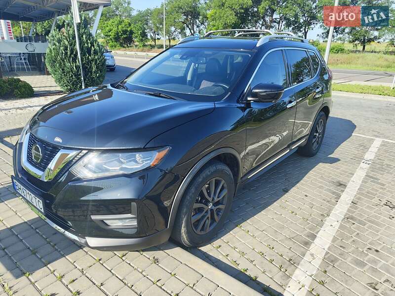 Внедорожник / Кроссовер Nissan Rogue 2018 в 