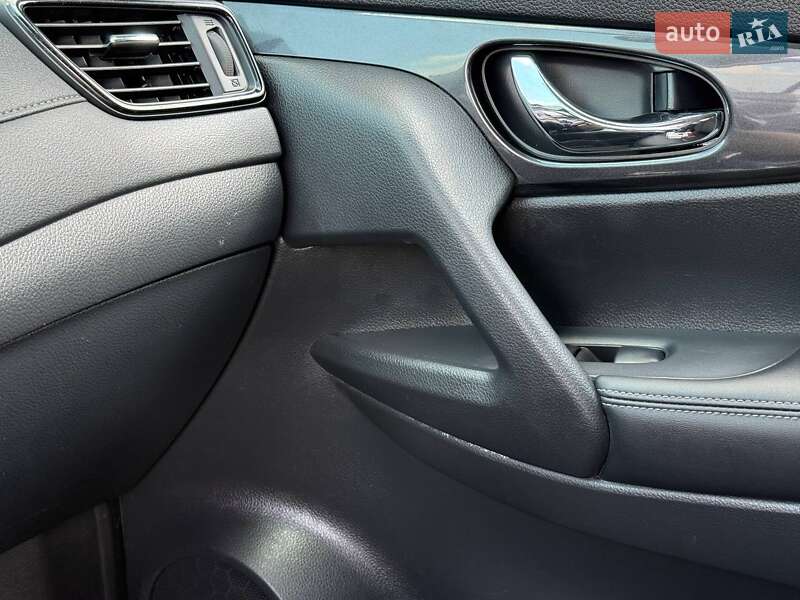 Позашляховик / Кросовер Nissan Rogue 2017 в Рівному