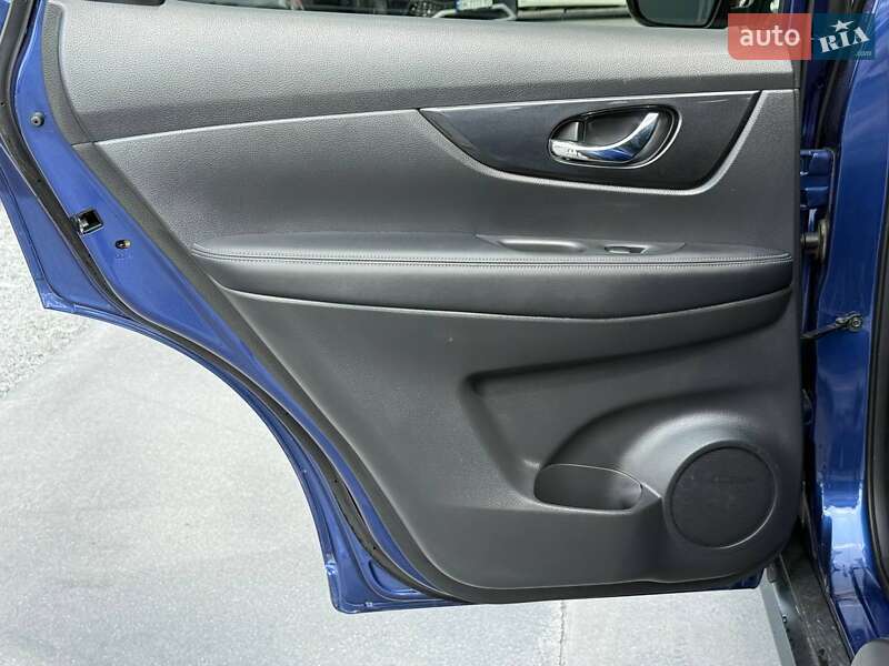 Позашляховик / Кросовер Nissan Rogue 2017 в Рівному