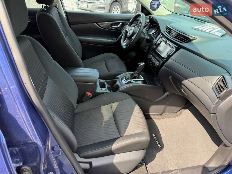 Позашляховик / Кросовер Nissan Rogue 2017 в Рівному