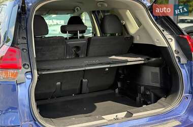Внедорожник / Кроссовер Nissan Rogue 2017 в 
