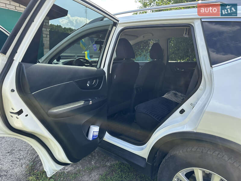 Позашляховик / Кросовер Nissan Rogue 2017 в Смілі