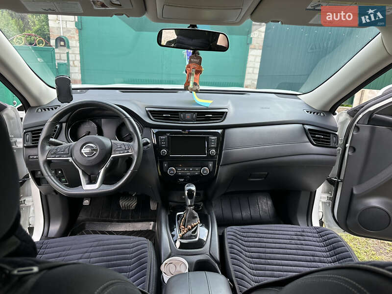 Позашляховик / Кросовер Nissan Rogue 2017 в Смілі