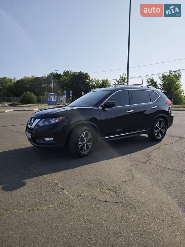 Позашляховик / Кросовер Nissan Rogue 2017 в Одесі