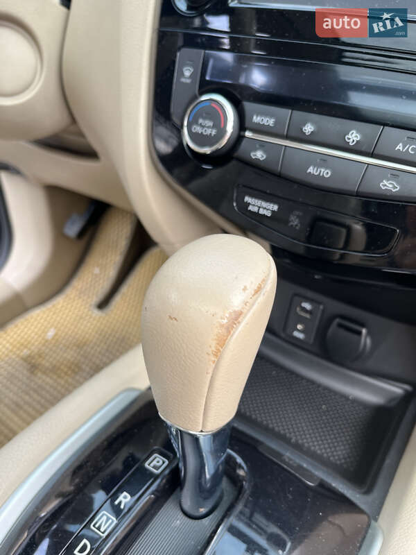 Позашляховик / Кросовер Nissan Rogue 2014 в Києві