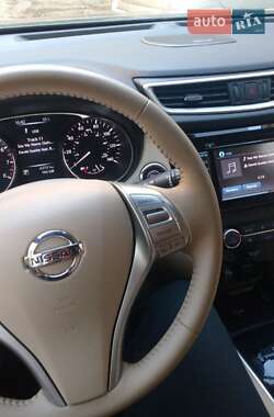Внедорожник / Кроссовер Nissan Rogue 2014 в 