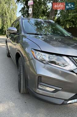 Внедорожник / Кроссовер Nissan Rogue 2018 в 