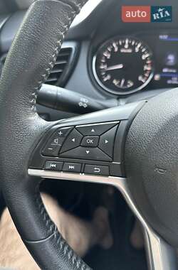 Внедорожник / Кроссовер Nissan Rogue 2018 в 