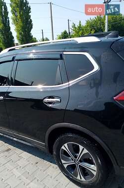 Внедорожник / Кроссовер Nissan Rogue 2018 в 