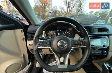 Внедорожник / Кроссовер Nissan Rogue 2017 в 
