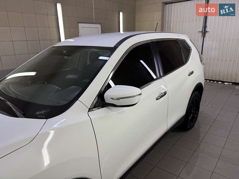 Позашляховик / Кросовер Nissan Rogue 2015 в Умані