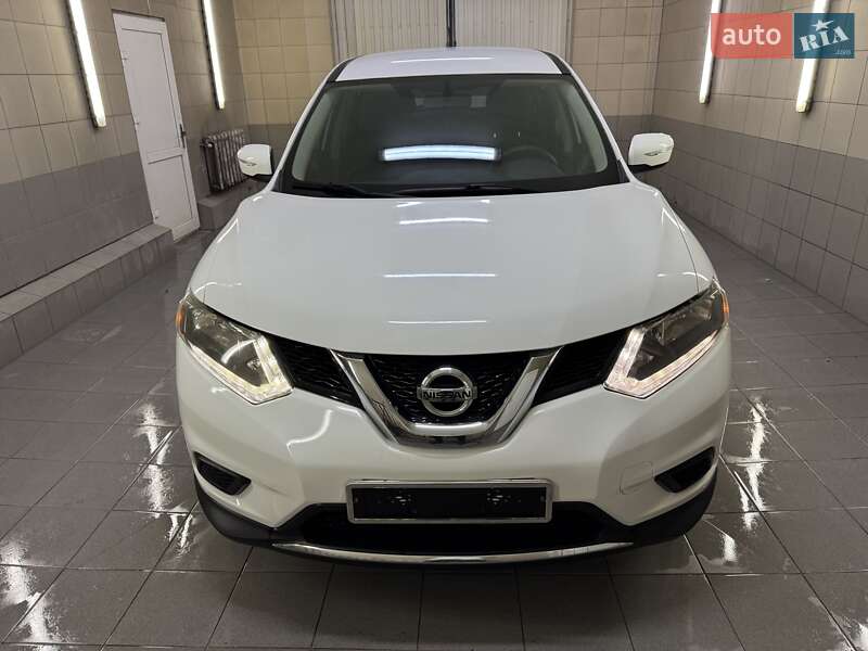 Позашляховик / Кросовер Nissan Rogue 2015 в Умані