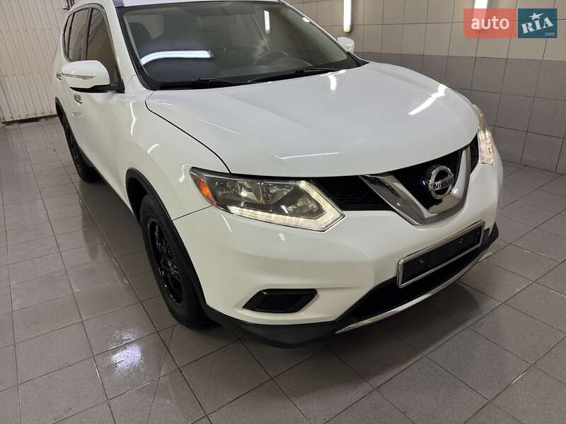 Позашляховик / Кросовер Nissan Rogue 2015 в Умані