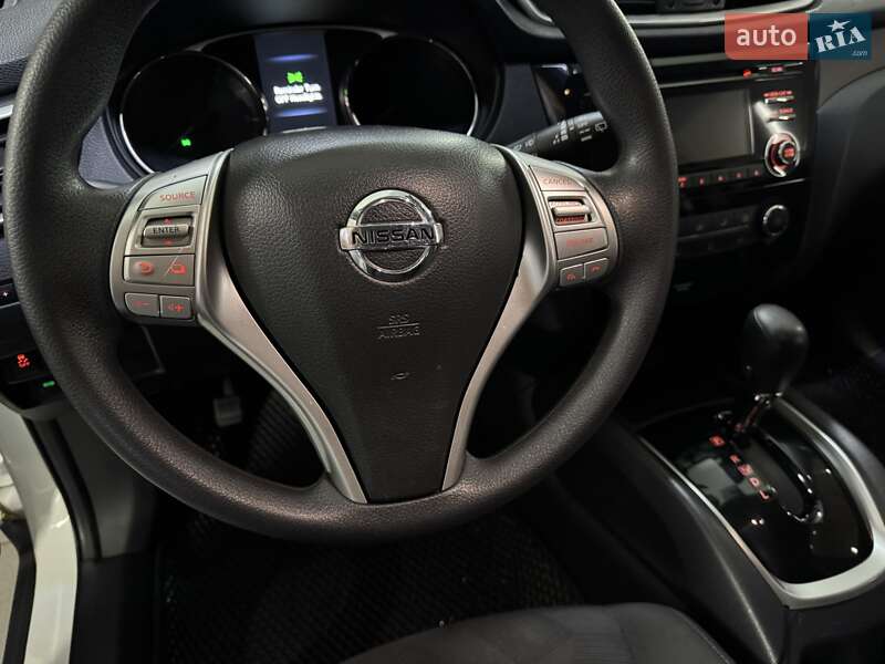 Позашляховик / Кросовер Nissan Rogue 2015 в Умані