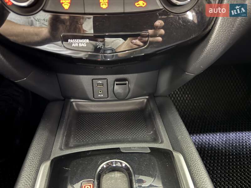 Позашляховик / Кросовер Nissan Rogue 2015 в Умані