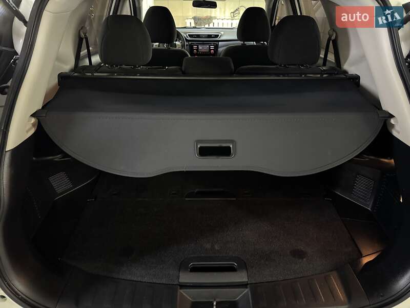 Позашляховик / Кросовер Nissan Rogue 2015 в Умані