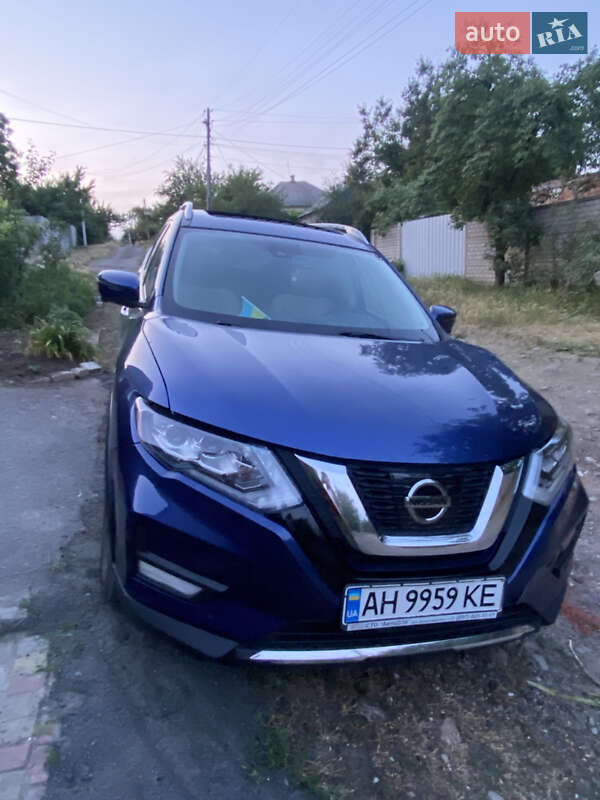 Внедорожник / Кроссовер Nissan Rogue 2017 в 