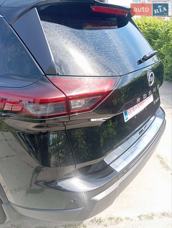 Внедорожник / Кроссовер Nissan Rogue 2024 в Киеве