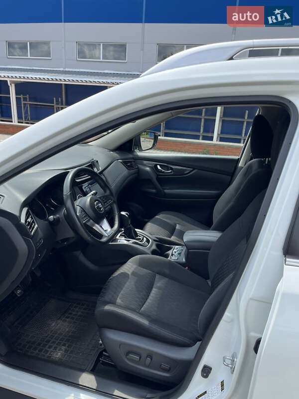 Позашляховик / Кросовер Nissan Rogue 2018 в Ромнах
