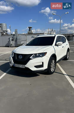 Внедорожник / Кроссовер Nissan Rogue 2017 в Киеве