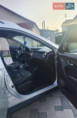 Позашляховик / Кросовер Nissan Rogue 2014 в 