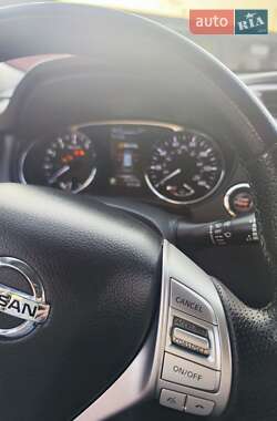 Позашляховик / Кросовер Nissan Rogue 2014 в 