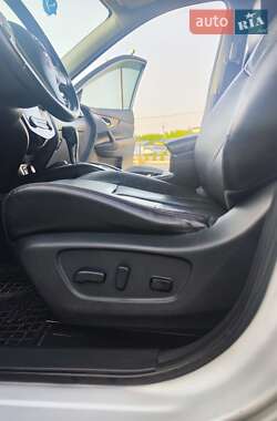 Позашляховик / Кросовер Nissan Rogue 2014 в 