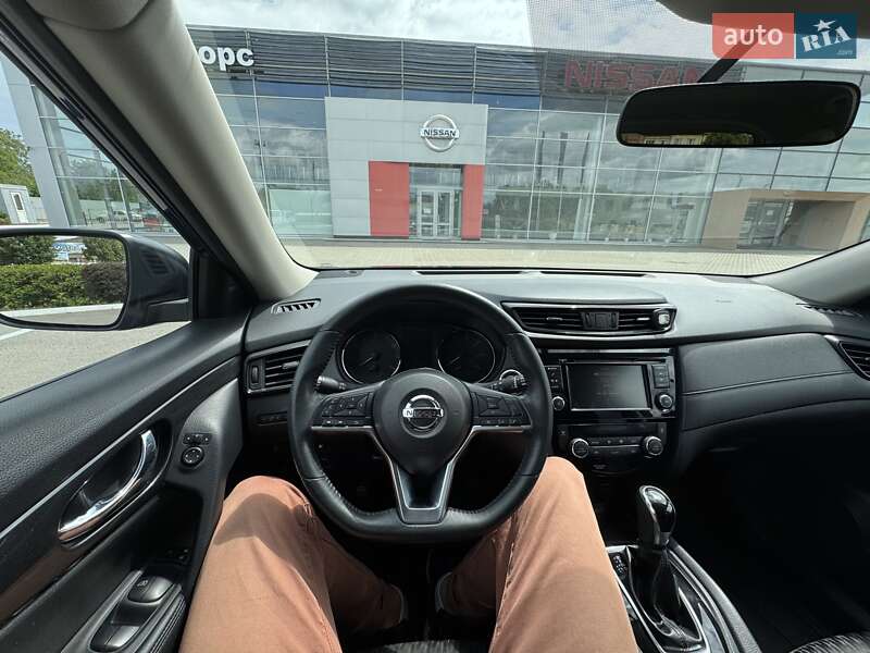 Позашляховик / Кросовер Nissan Rogue 2017 в Полтаві