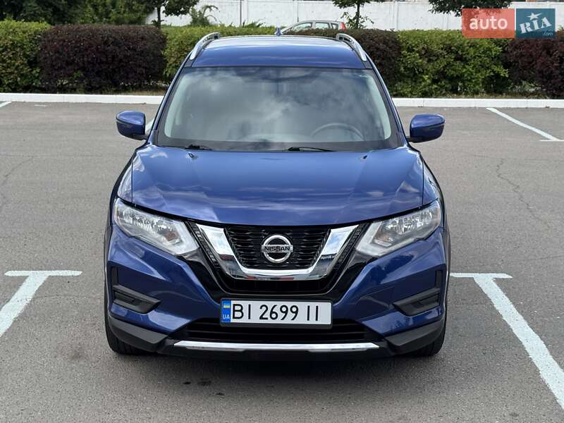 Позашляховик / Кросовер Nissan Rogue 2017 в Полтаві