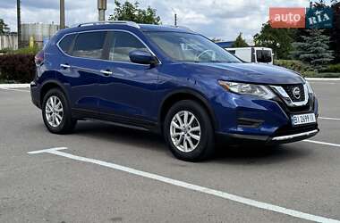 Внедорожник / Кроссовер Nissan Rogue 2017 в Полтаве