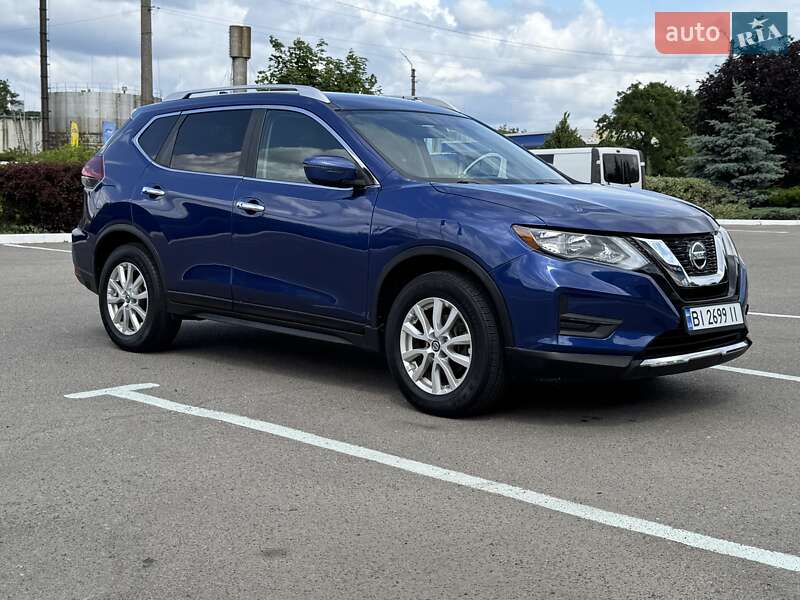 Позашляховик / Кросовер Nissan Rogue 2017 в Полтаві