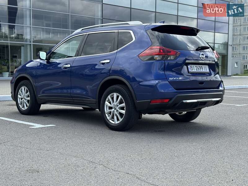 Позашляховик / Кросовер Nissan Rogue 2017 в Полтаві