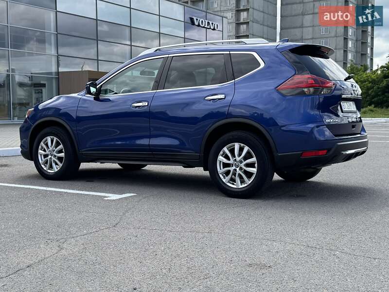 Позашляховик / Кросовер Nissan Rogue 2017 в Полтаві