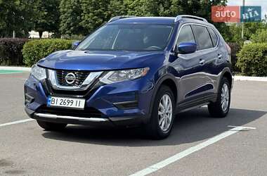 Внедорожник / Кроссовер Nissan Rogue 2017 в Полтаве