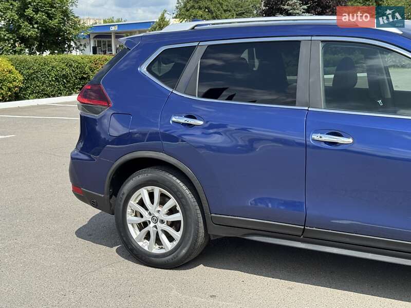 Позашляховик / Кросовер Nissan Rogue 2017 в Полтаві