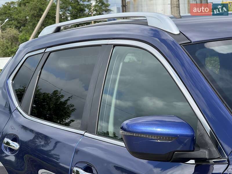 Позашляховик / Кросовер Nissan Rogue 2017 в Полтаві