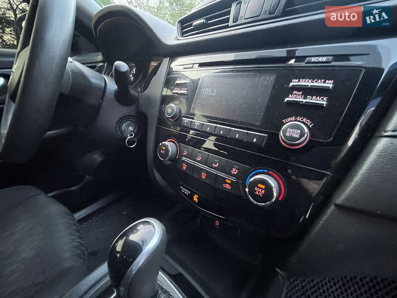 Внедорожник / Кроссовер Nissan Rogue 2017 в Одессе